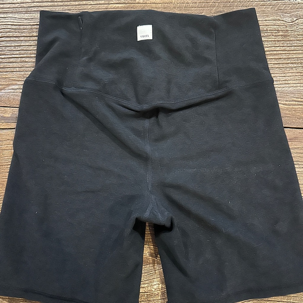 Vuori Women's Clean Elevation Shorty, Black Heather, size small